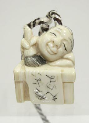 Japanese Ivory Netsuke of a Dozing Calligrapher - Mid 20th c.