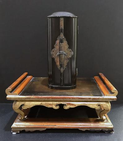 Antique Japanese Black Laquered and Gilt Wood Lacquered Zushi (Shrine) With Bishomon Wood Figure - View of Closed Zushi